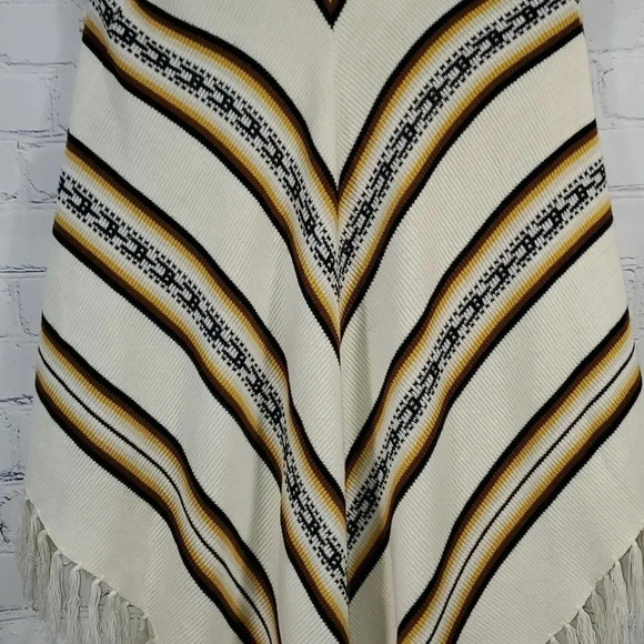 Vtg 70s Ethnic Fringed Mexican Boho Hippie Poncho Sweater Cape Jacket Blanket - Picture 9 of 10